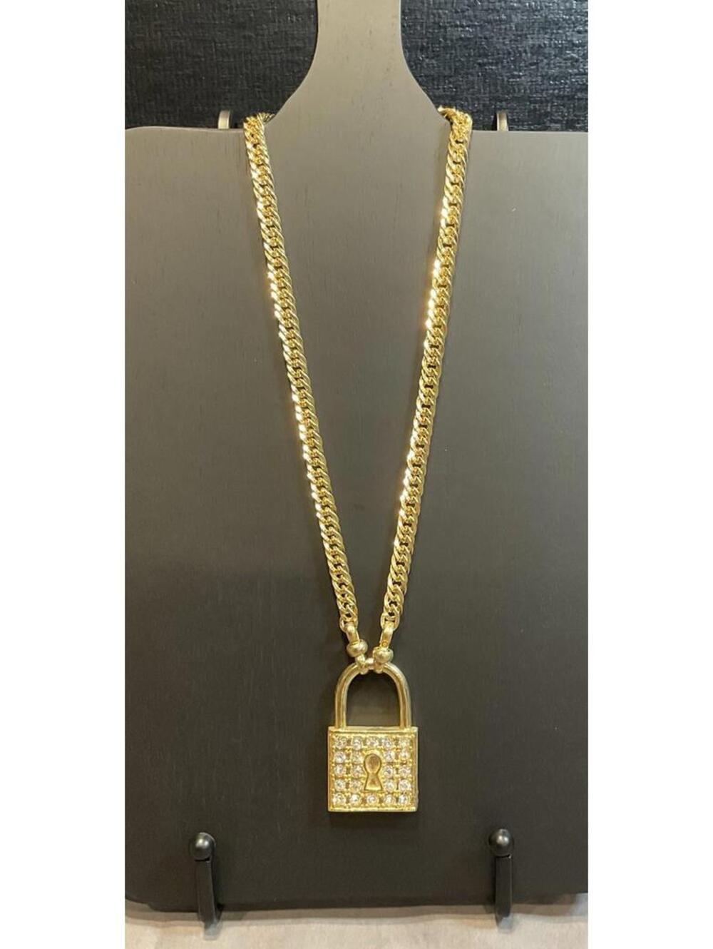 NWOT Gold Tone Chain W/blingy Pad Lock Pendant #1245